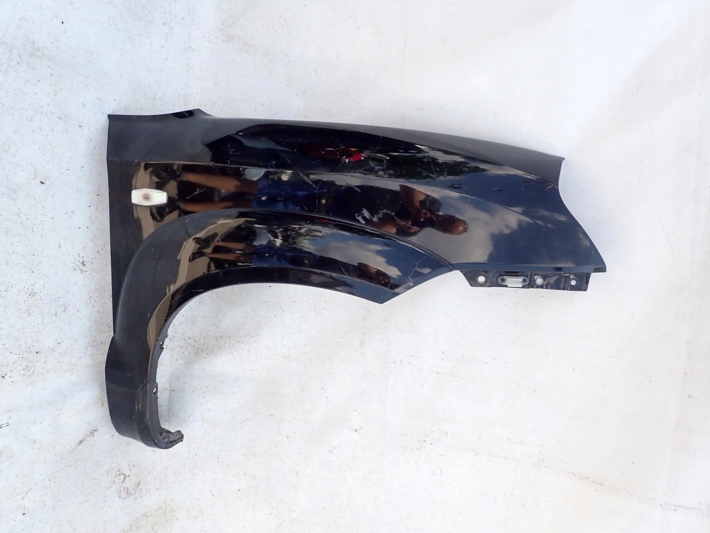 HYUNDAI TUCSON and 04-09 fender front front right SZEROKI + moulding