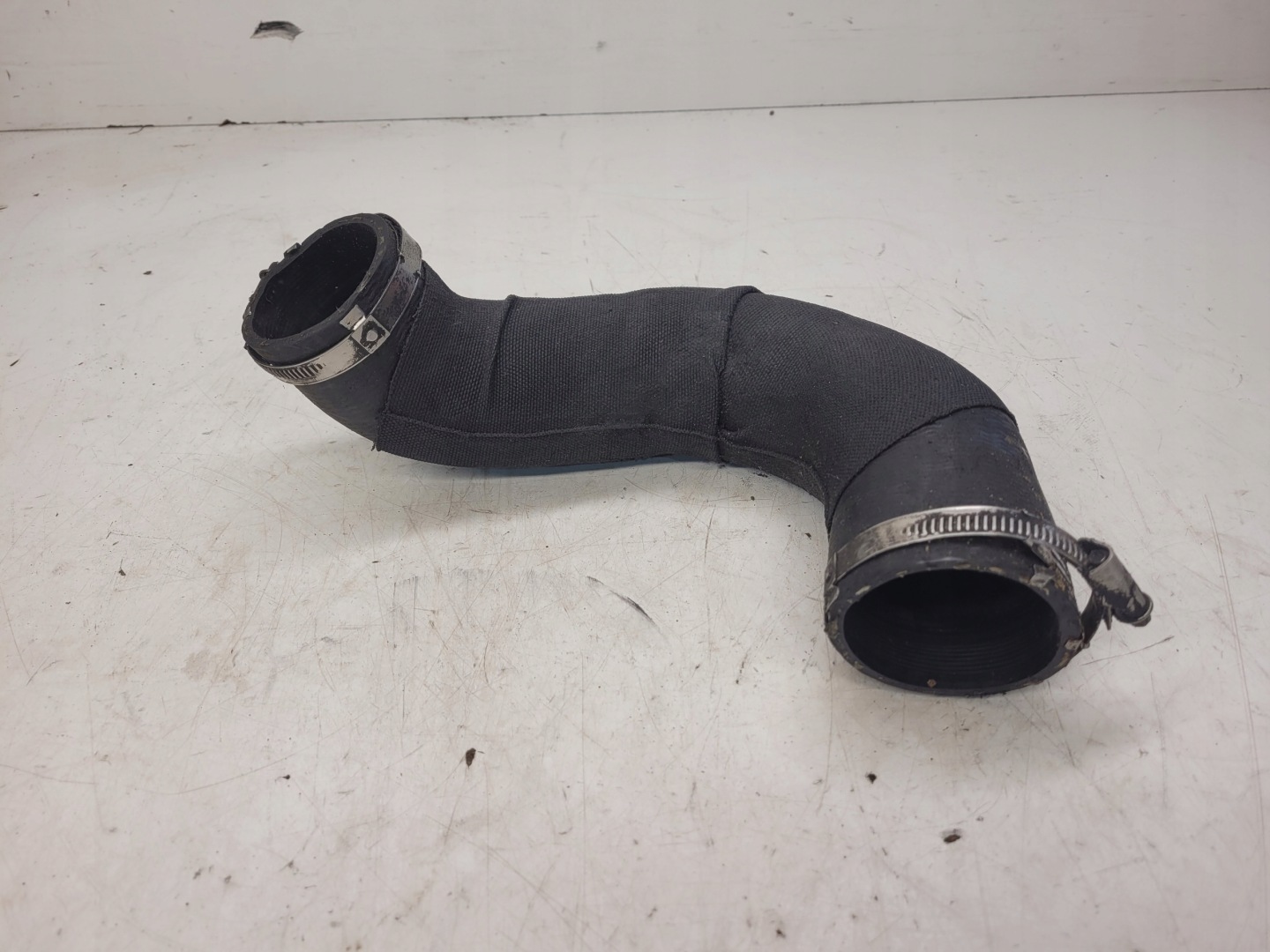 trouba hadice intercoolera AUDI A6 C7 3.0 4G0145709N