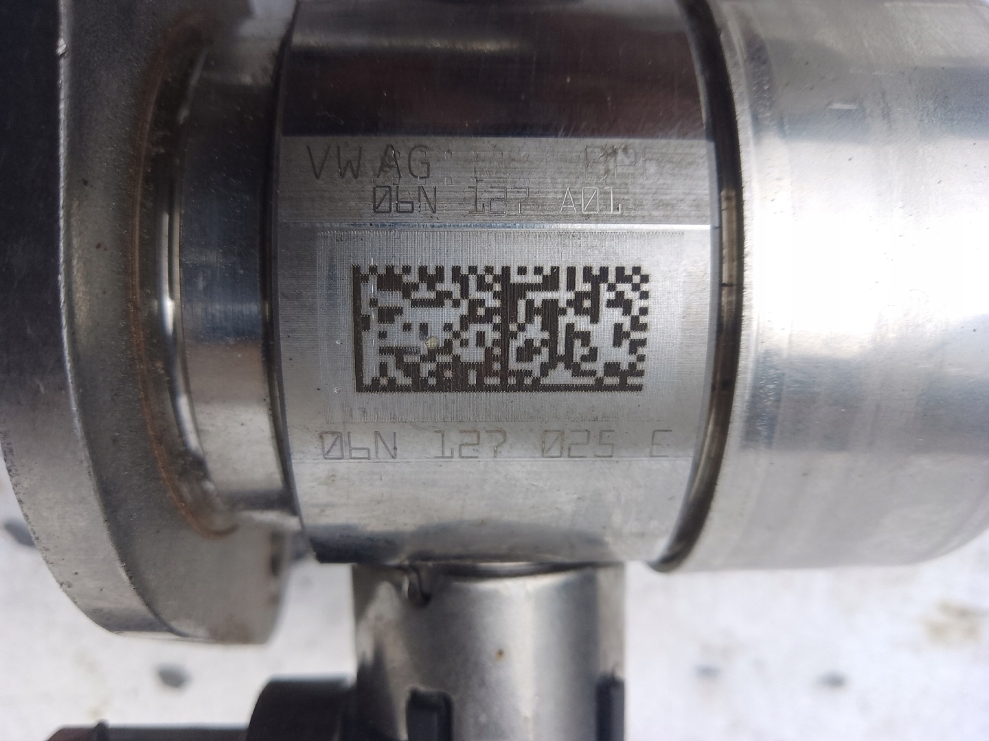 feed pump VW SKODA AUDI 06N127025E