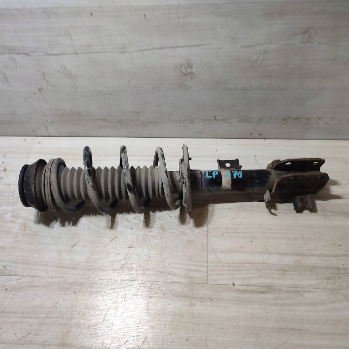 shock absorber front ze spring front left Suzuki Vitara (LY) 4160154PA