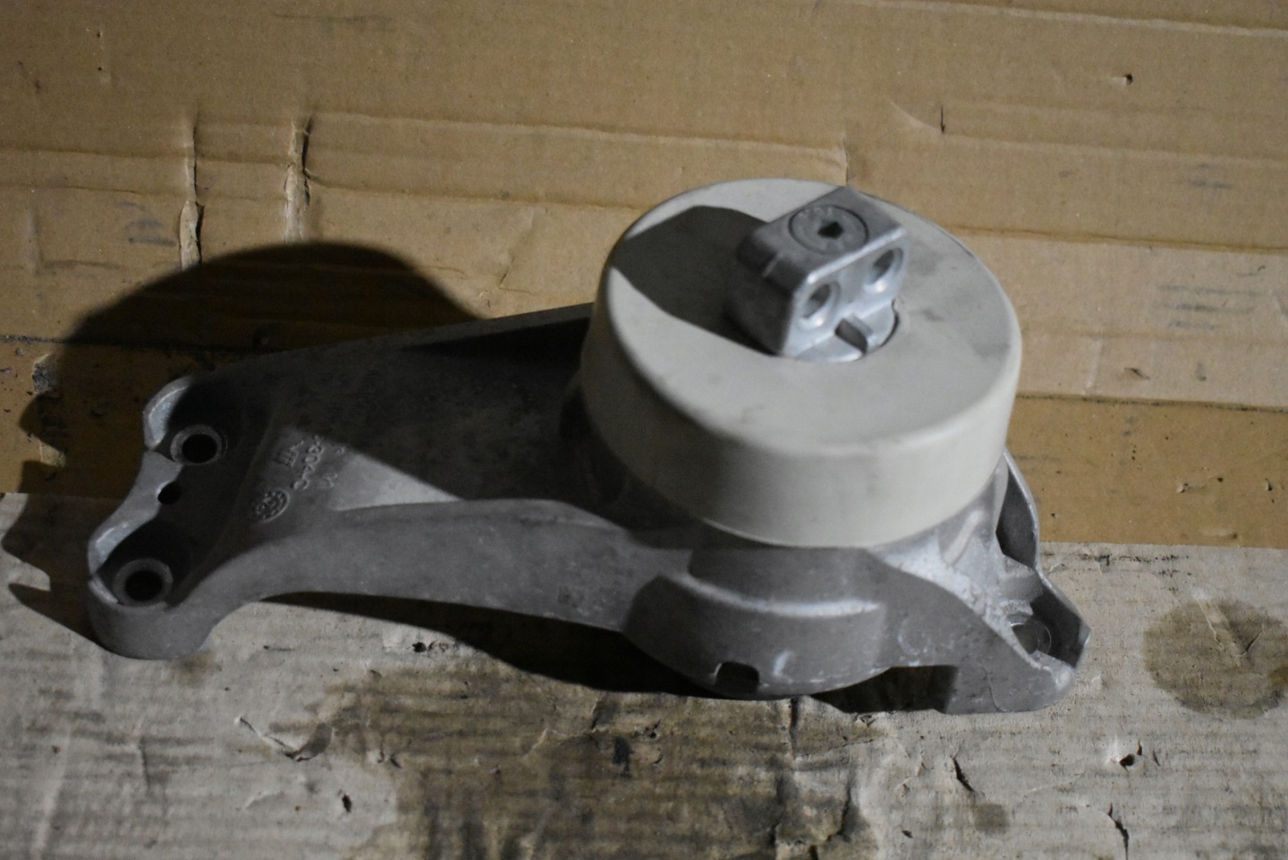 IDEALNA engine mount left MERCEDES W206 W214 1