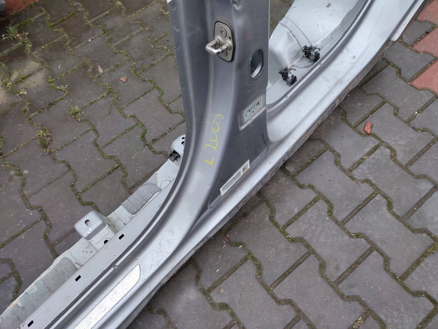 Peugeot 2008 and 2018 left side threshold