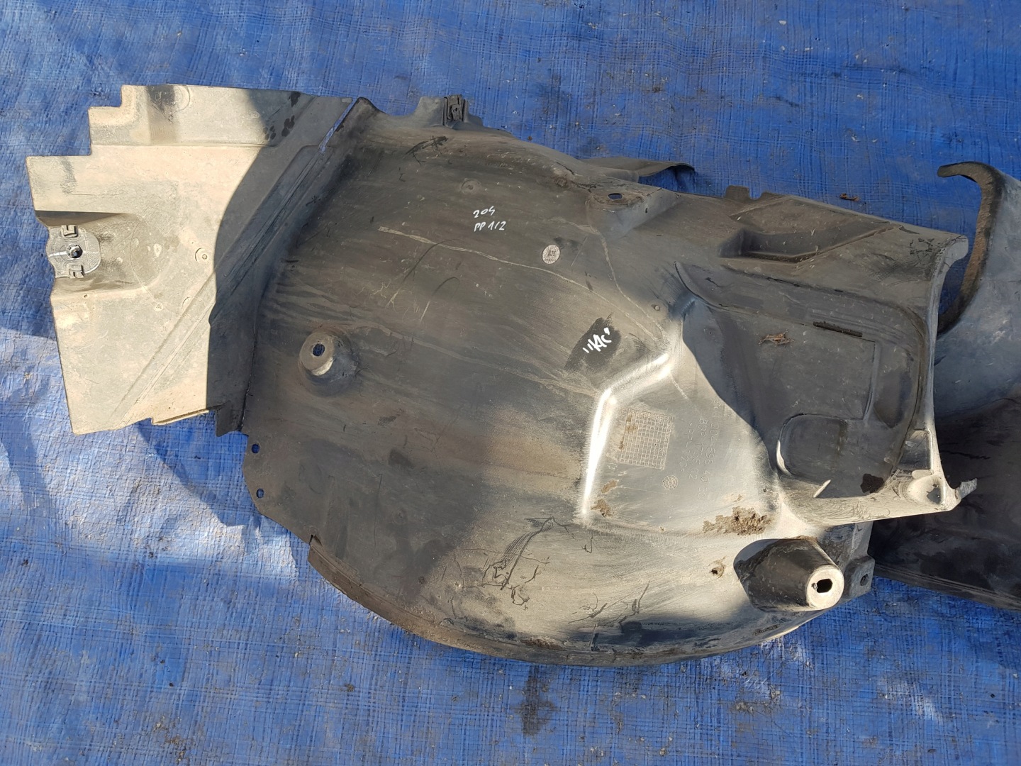 complete mudguard right front MERCEDES W204 2046984030 2046984430