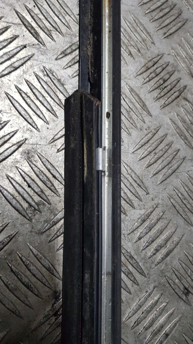 MERCEDES W220 moulding dust windows right rear part