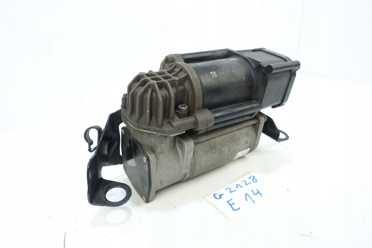 MERCEDES E-KLASA W213 2013- compressor; springing A2133200004