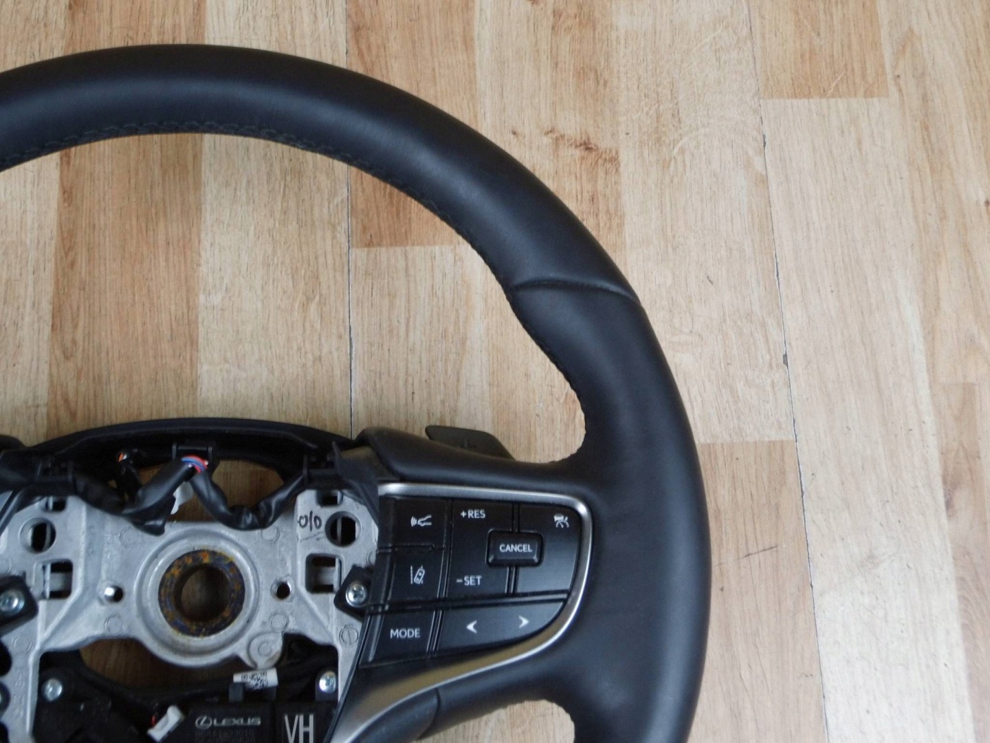 Lexus UX UX250h steering wheel, with shifting