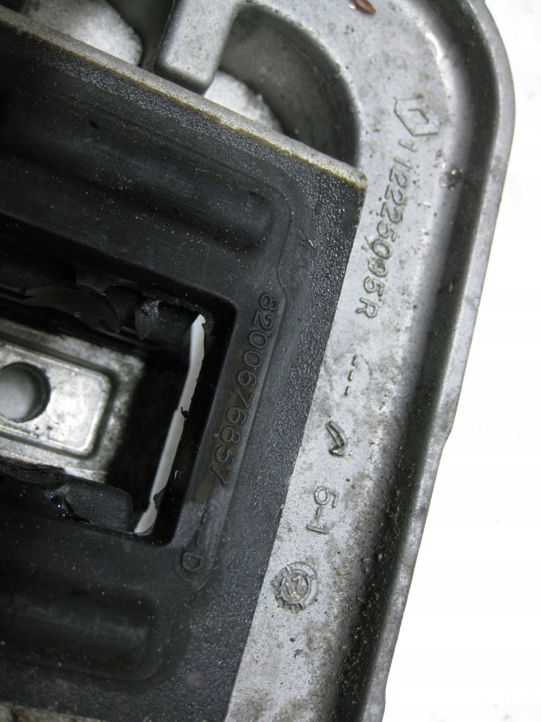 RENAULT MASTER III LIFT stütze motorlager getriebe 112225095R 8200676857