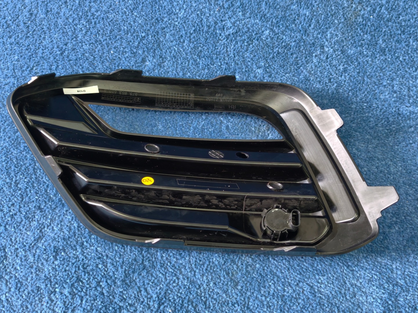 CUPRA ATECA LIFT 20- mřížka obal mlhovky pravý předek + PDC 575853666S