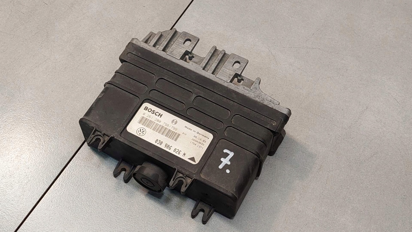 control unit of the engine VW POLO 6N 1.0 B 030906026N