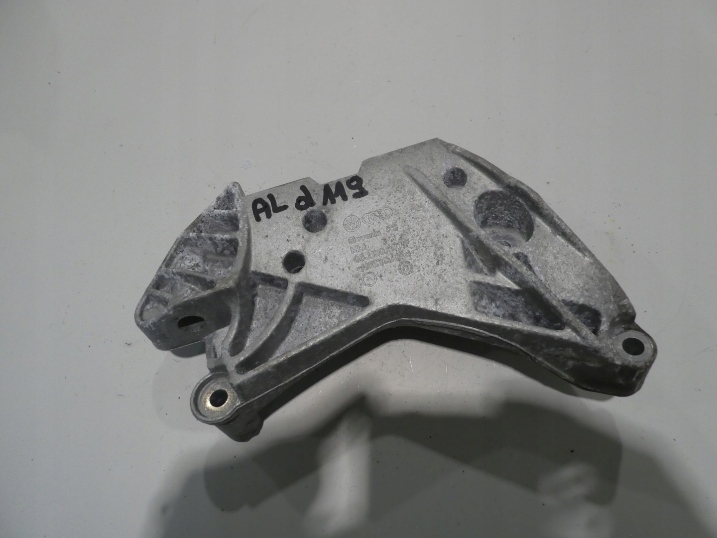 VW SEAT SKODA AUDI engine mount 06J199207P
