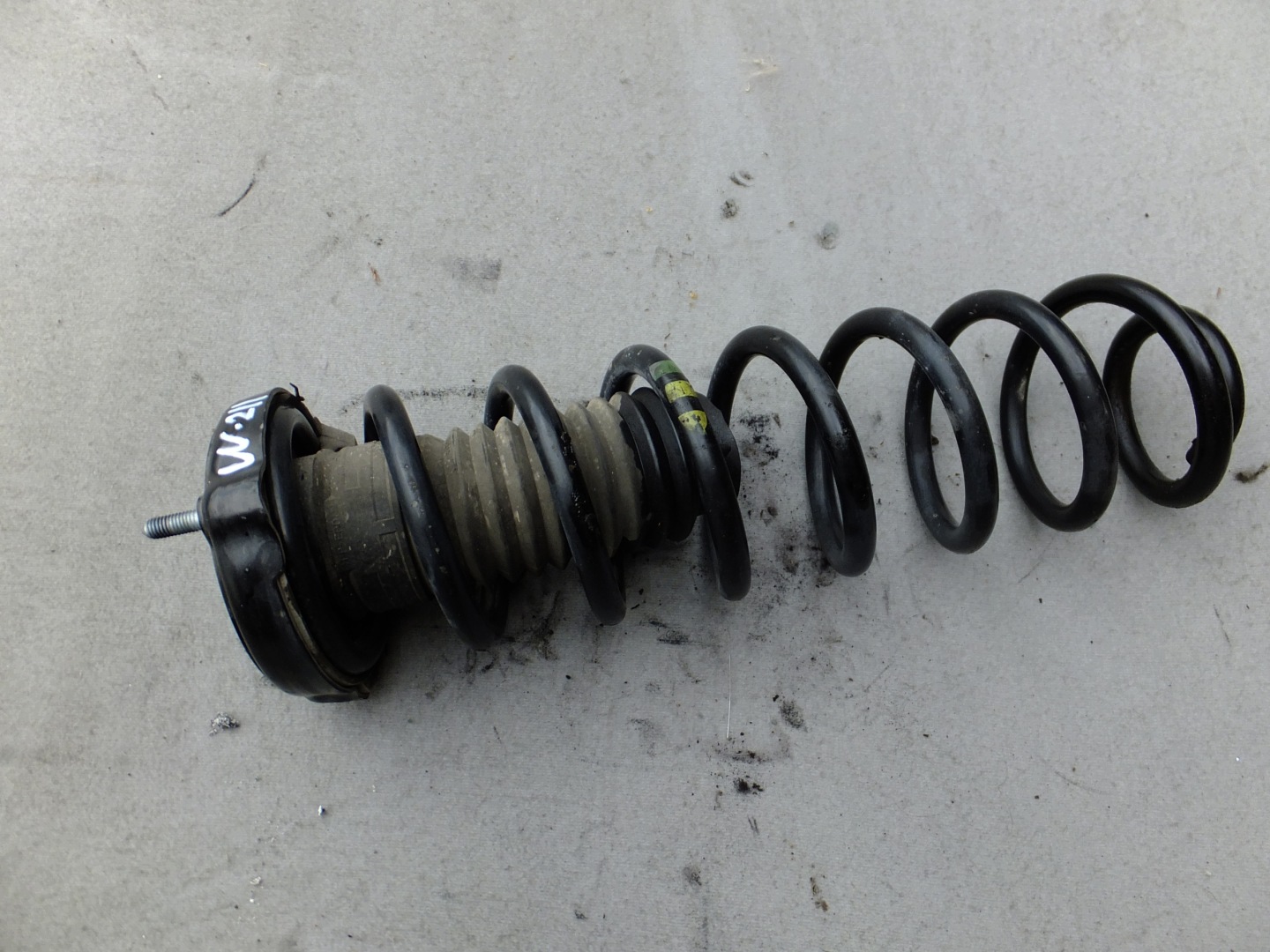 spring front mercedes w211 2,7 cdi 2003r