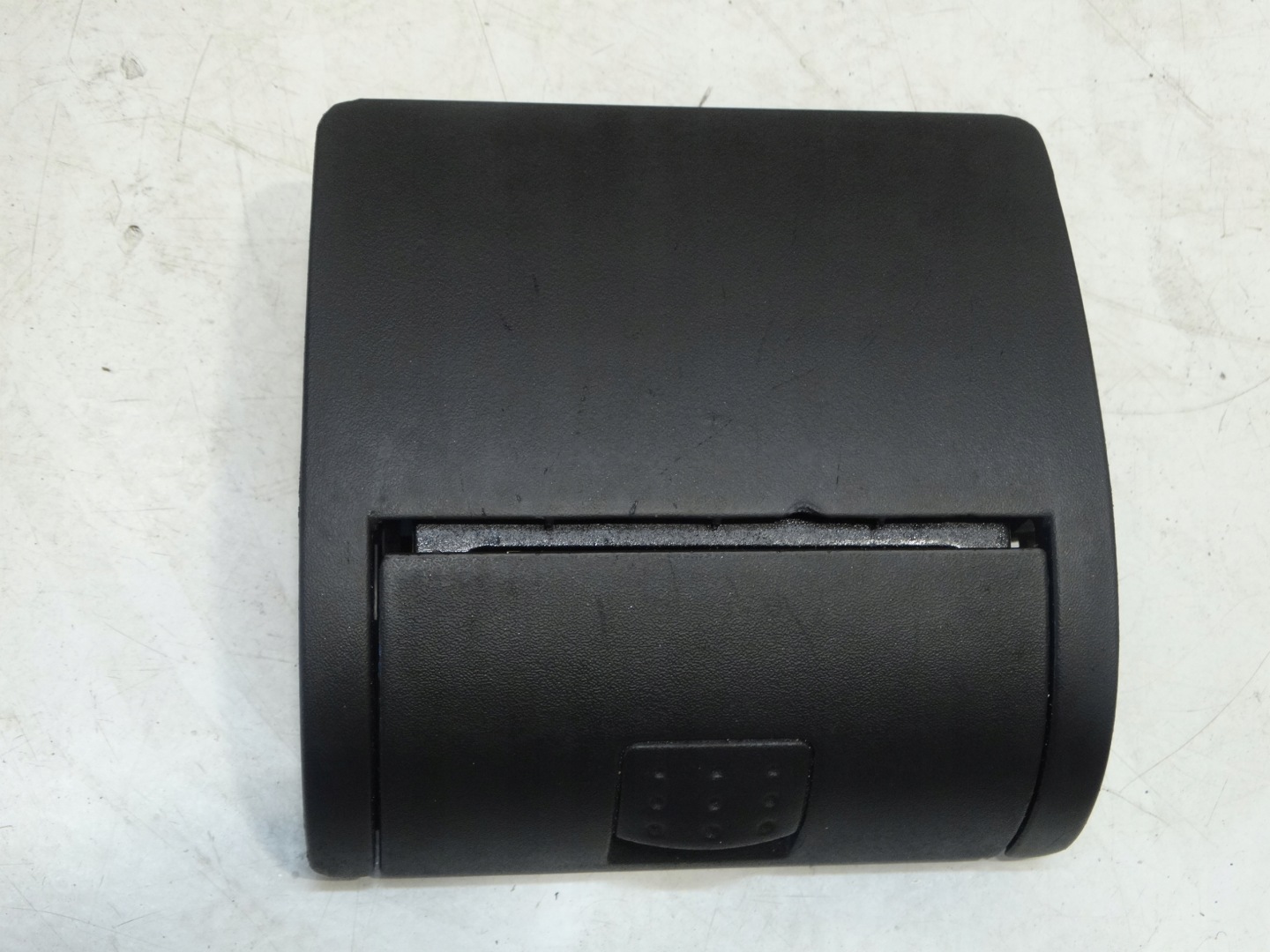 ashtray passenger compartment front OPEL CORSA C GM 09114445