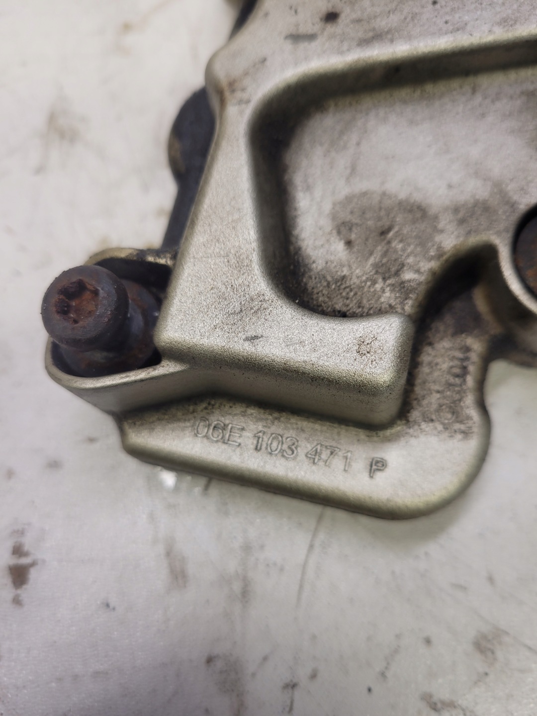 ABDECKUNG DER VENTILE LINKS AUDI S4 S5 A6 3.0 06E103471P