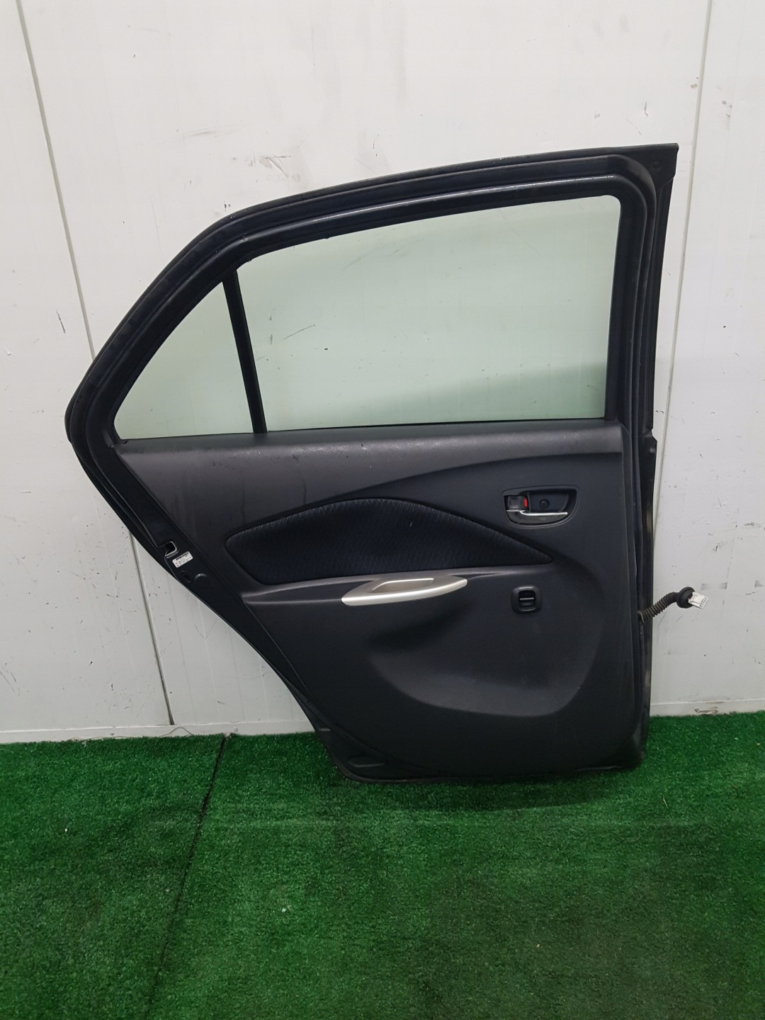 Tür links heck TOYOTA YARIS 2 1E0 Sedan!!!