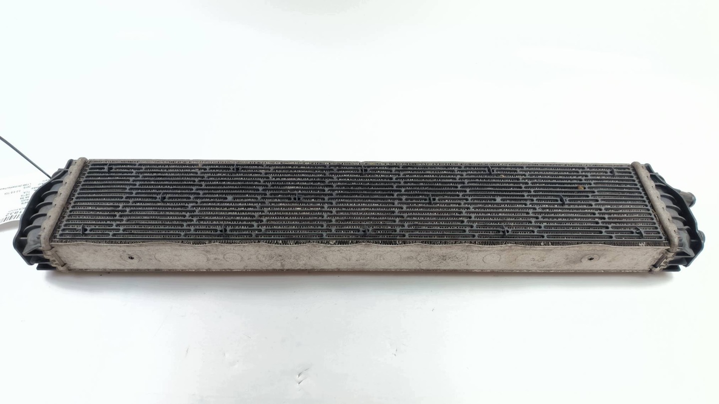 chladič vody 8W0145804A intercoolera AUDI A4 B9