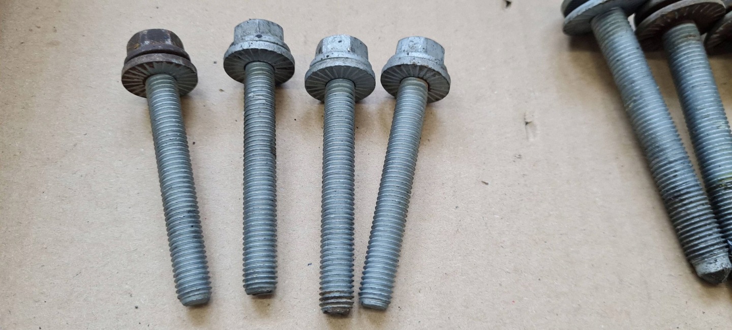 A7 4G screws springing front axle beam axle beam A6 C7 4G A4 B8 S4 A5 8T