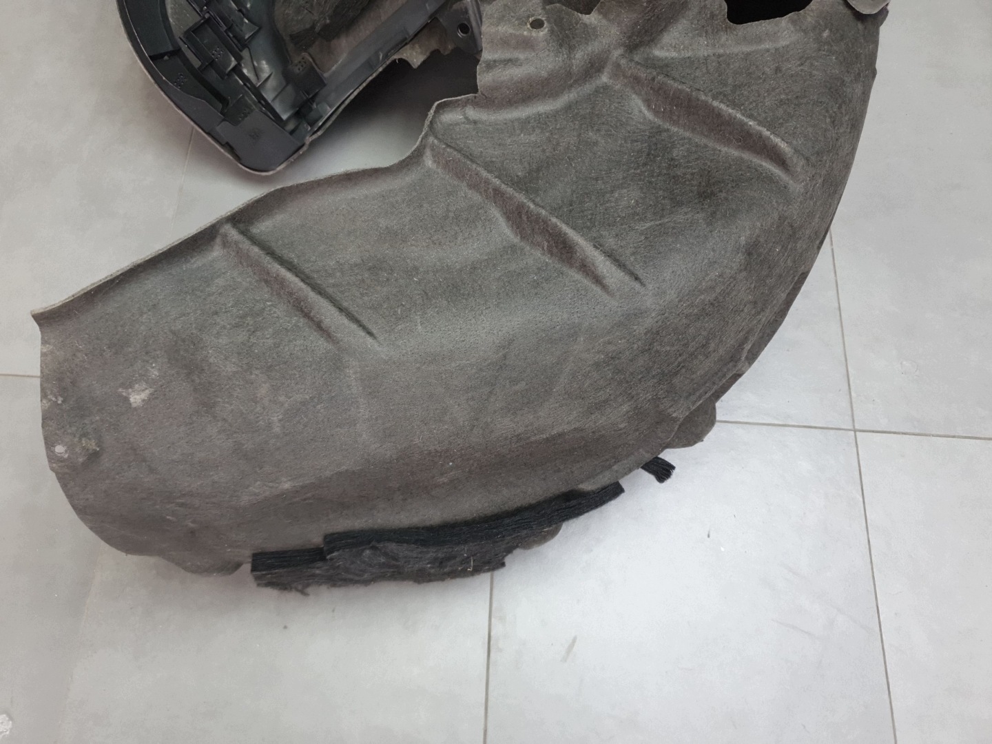 Audi Q7 4M mudguard left rear part rear. 4M0810171J