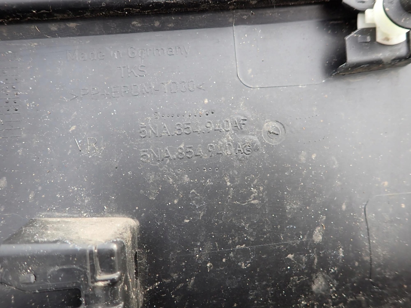 VW TIGUAN II 2 16-24 cap moulding door right front