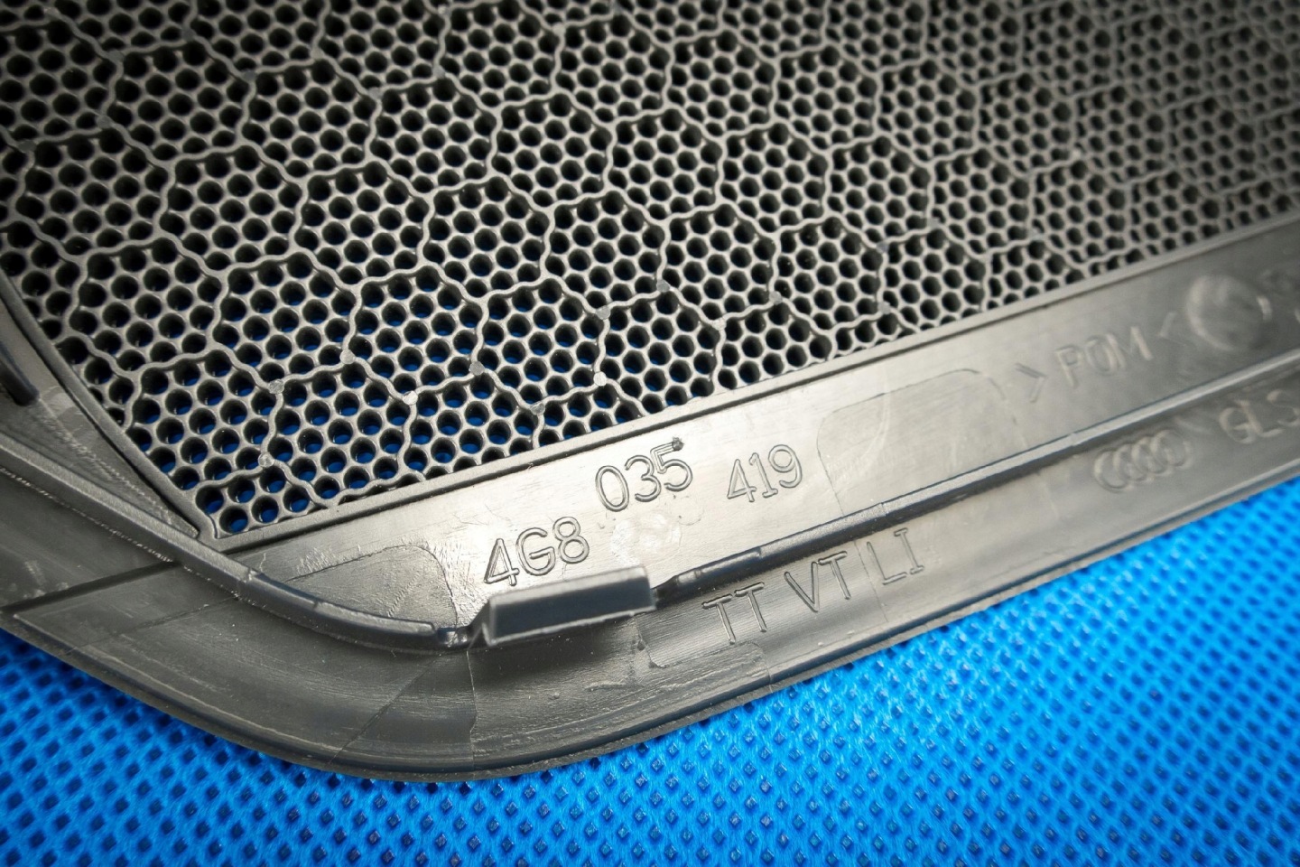 mřížka repráku dveře předek Audi A7 RS7 4G8035419