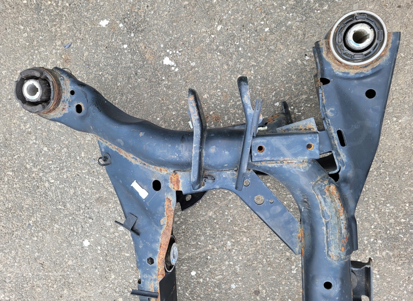axle beam springing rear. subframe axle beam TRAWERS sider rear part JAGUAR F-PACE OE