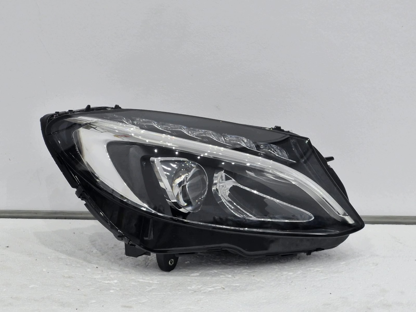 light right Mercedes C class W205 FULL LED Performance