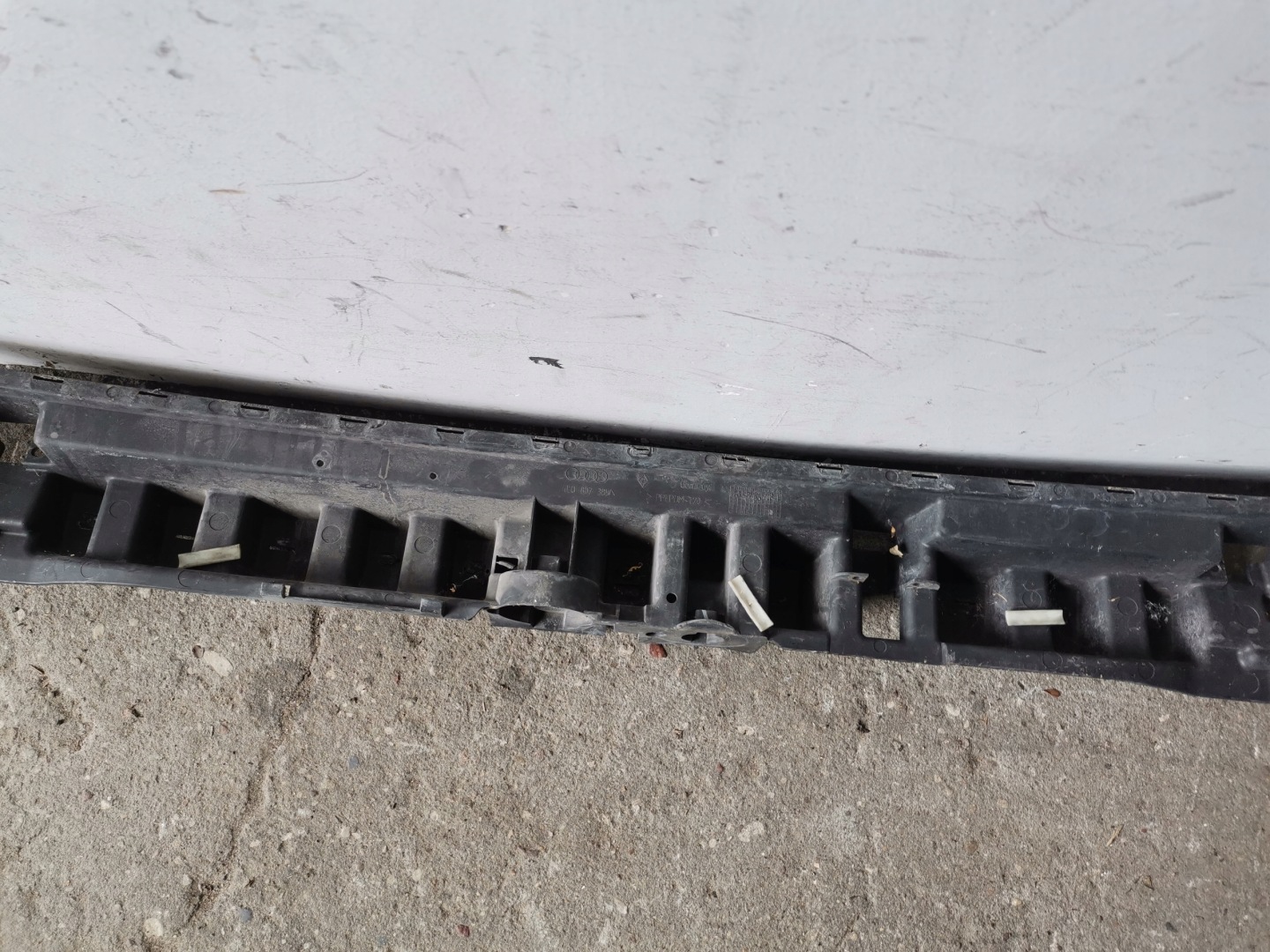 Support Moyenne Pare choc Arrière AUDI A8 D3 4E0807385A