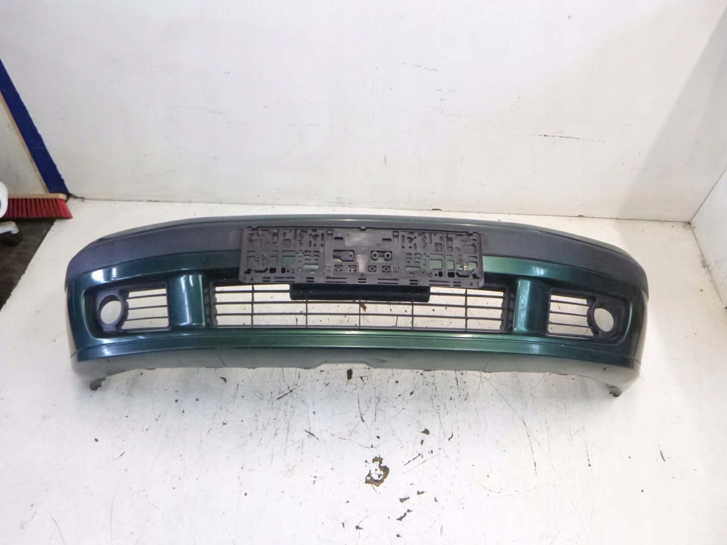 FRONTSTOSSSTANGE MITSUBISHI CARISMA LIFT G19 2001R.