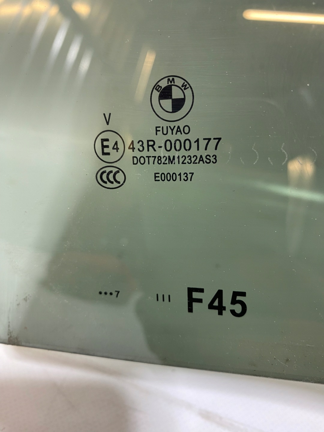 BMW 2 F45 window side door left left rear part dark