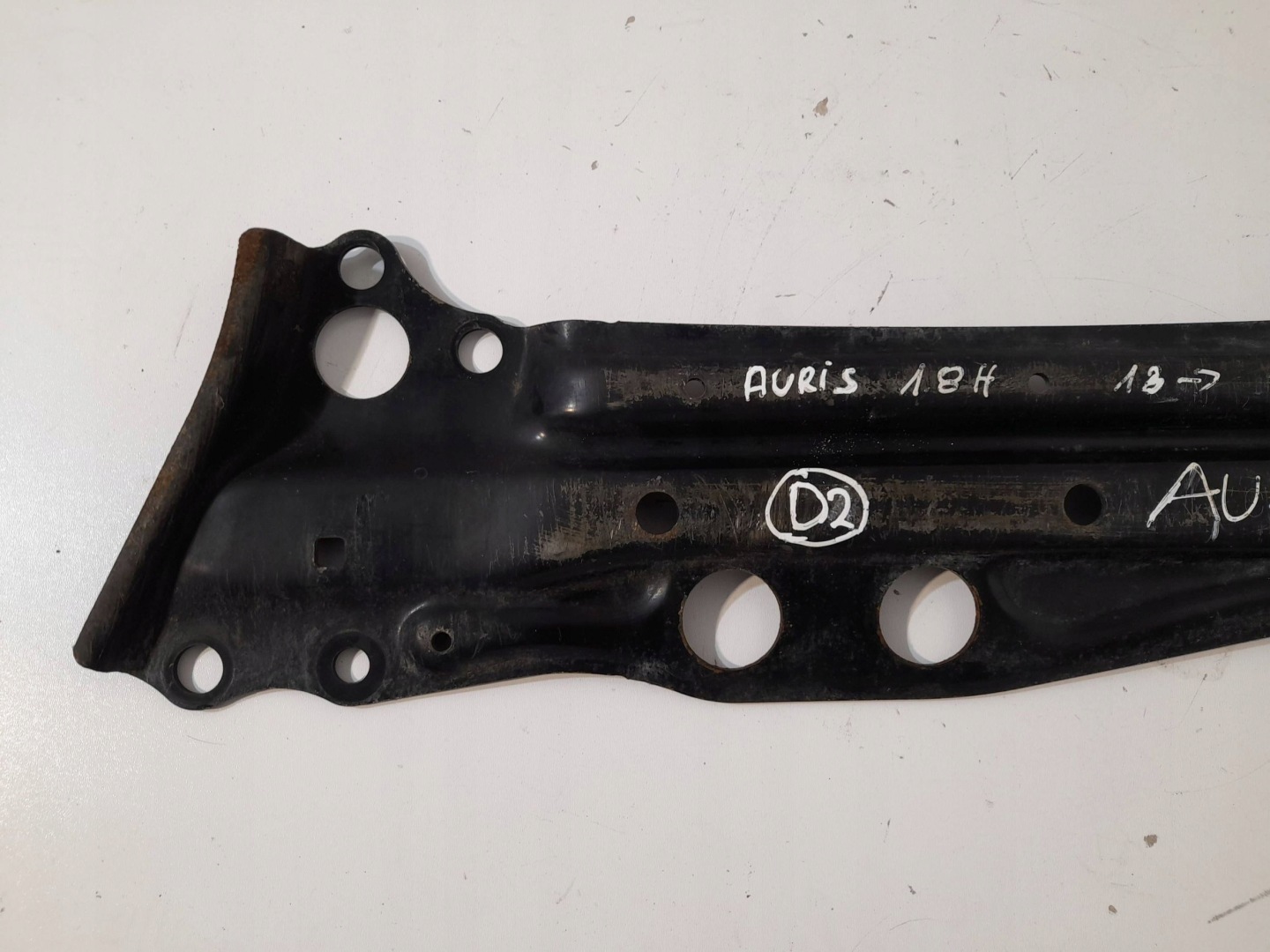 Toyota Auris II E180 console holder pillar (D2)