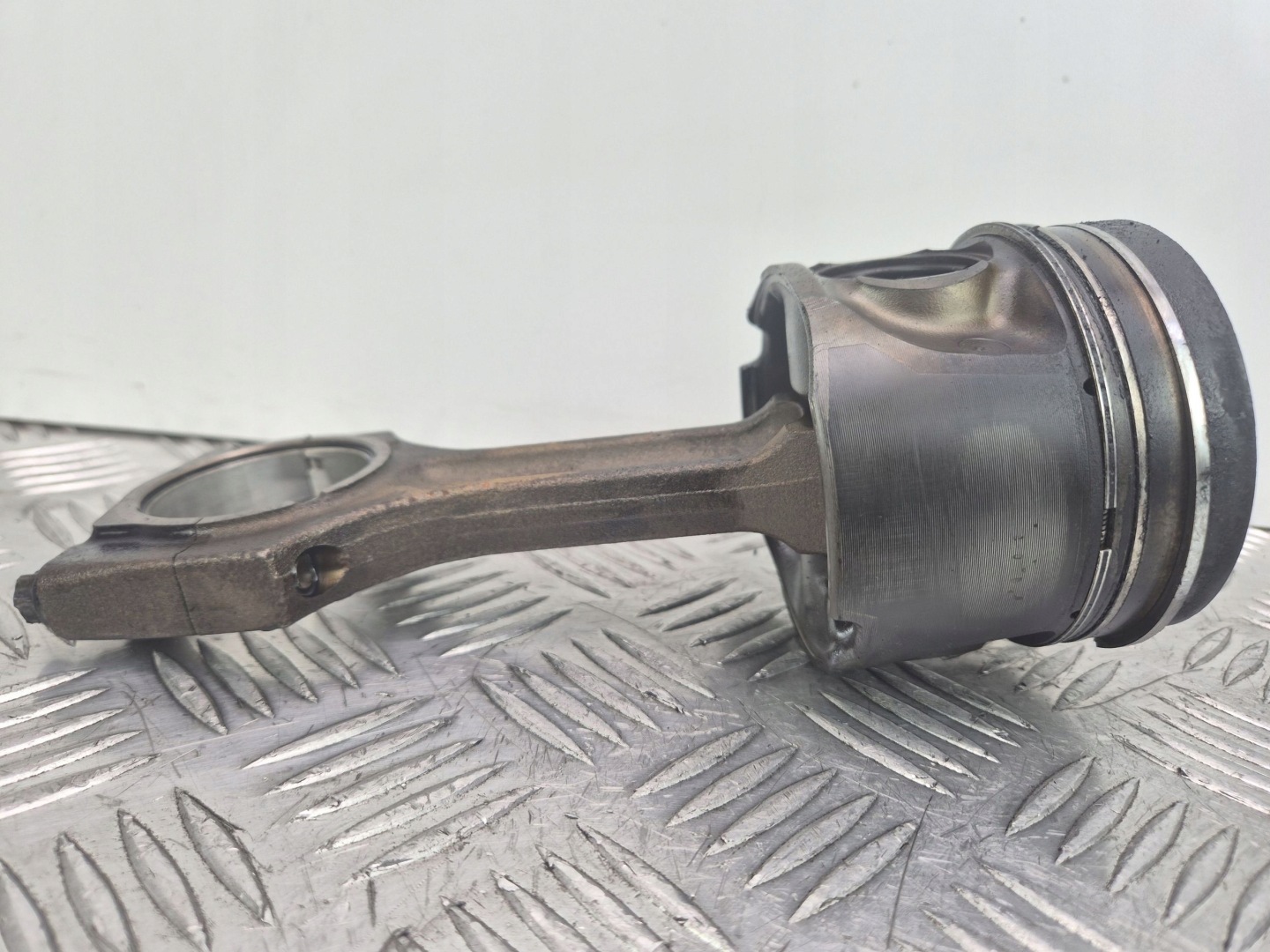 piston with connecting rod BMW 3 Coupe E92 330d M57D30(306D3) 84L104