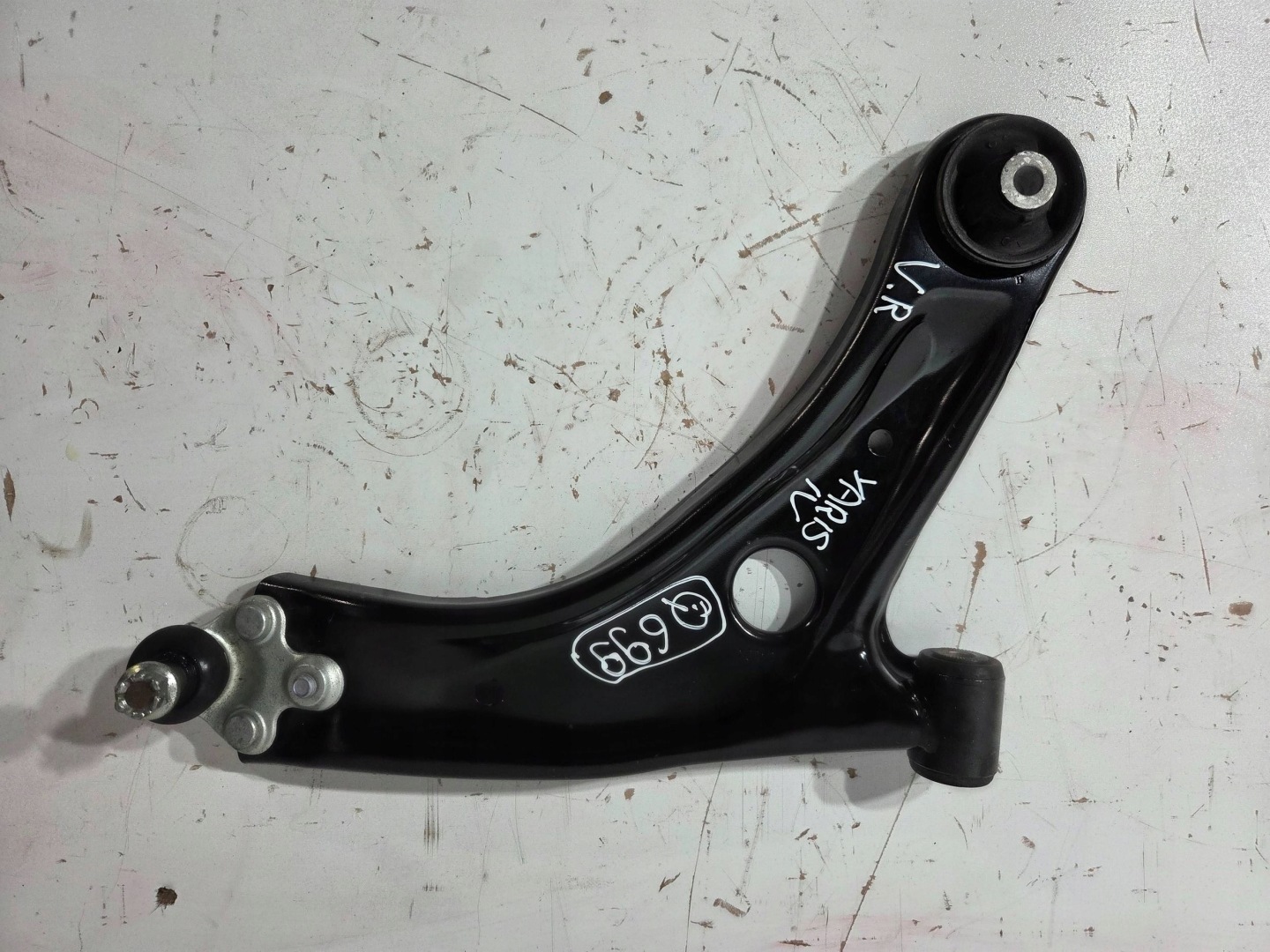 Toyota Yaris IV XP210 arm front right (Q699)