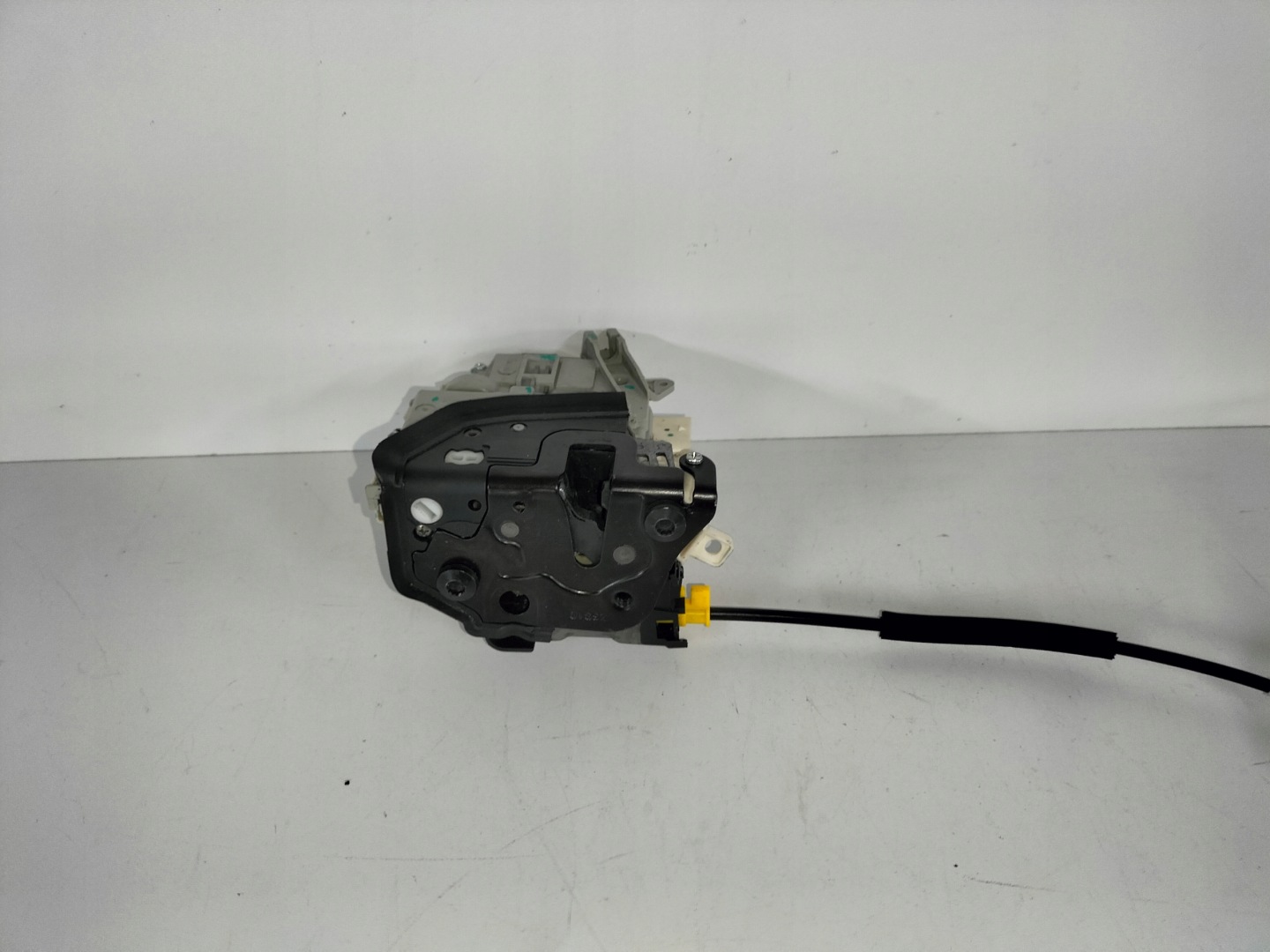 lock door front left AUDI A1 10- A4 B8 07- A6 C7