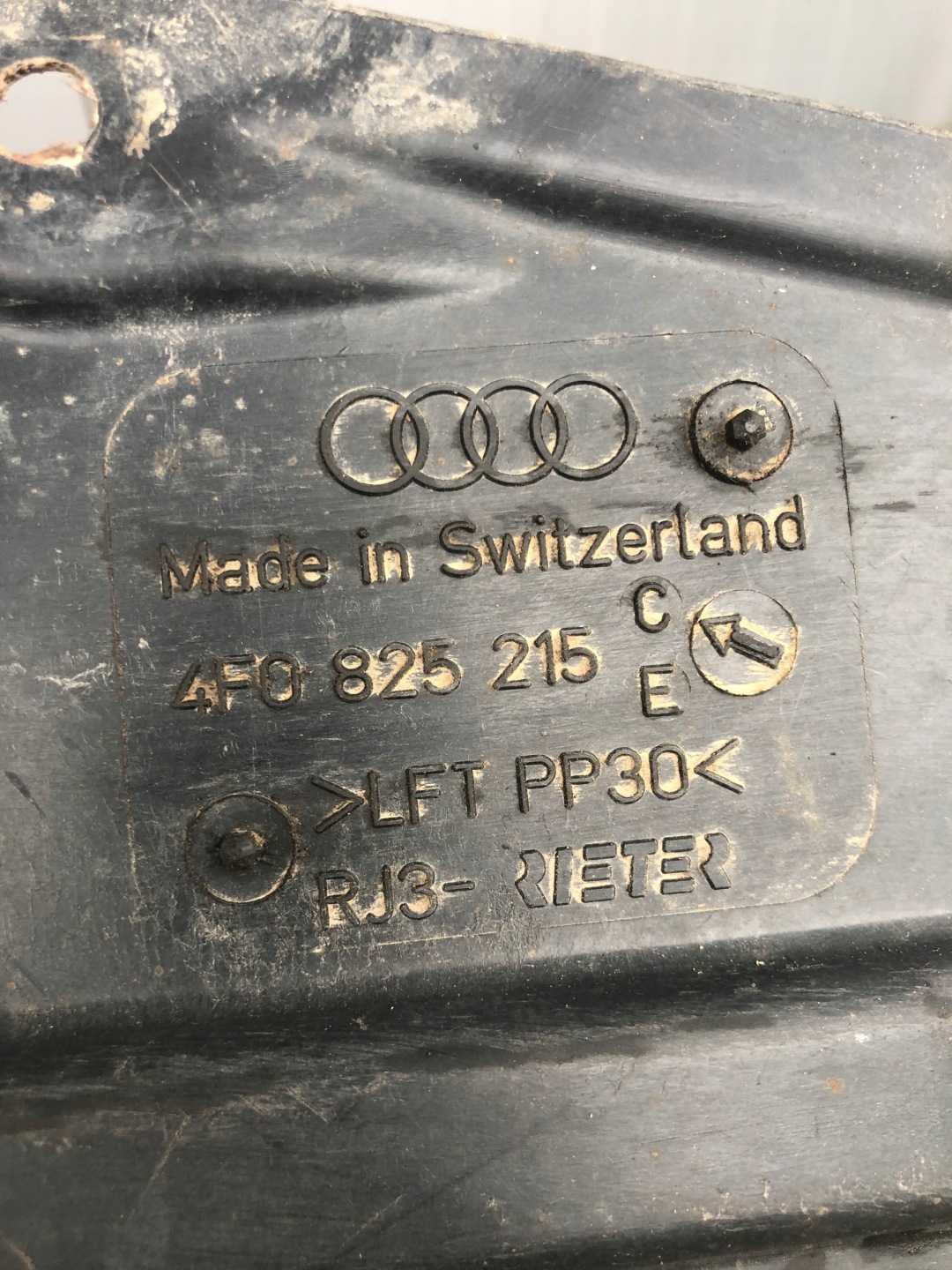 cover chassis left AUDI A6 C6 4F0825215C