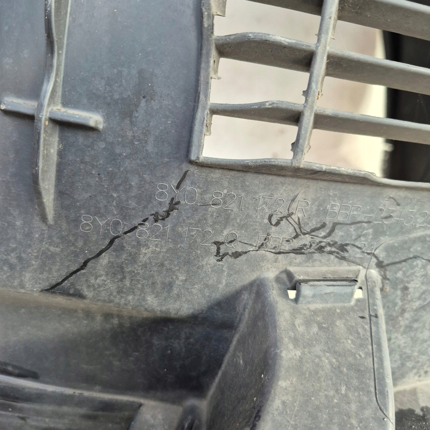 AUDI A3 IV 4 8Y 20-> mudguard front front right