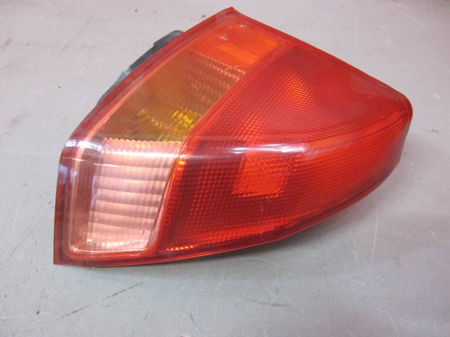 HONDA CIVIC 7 VII ES4 sedan 00-04 light right rear part rear W fender EUROPA
