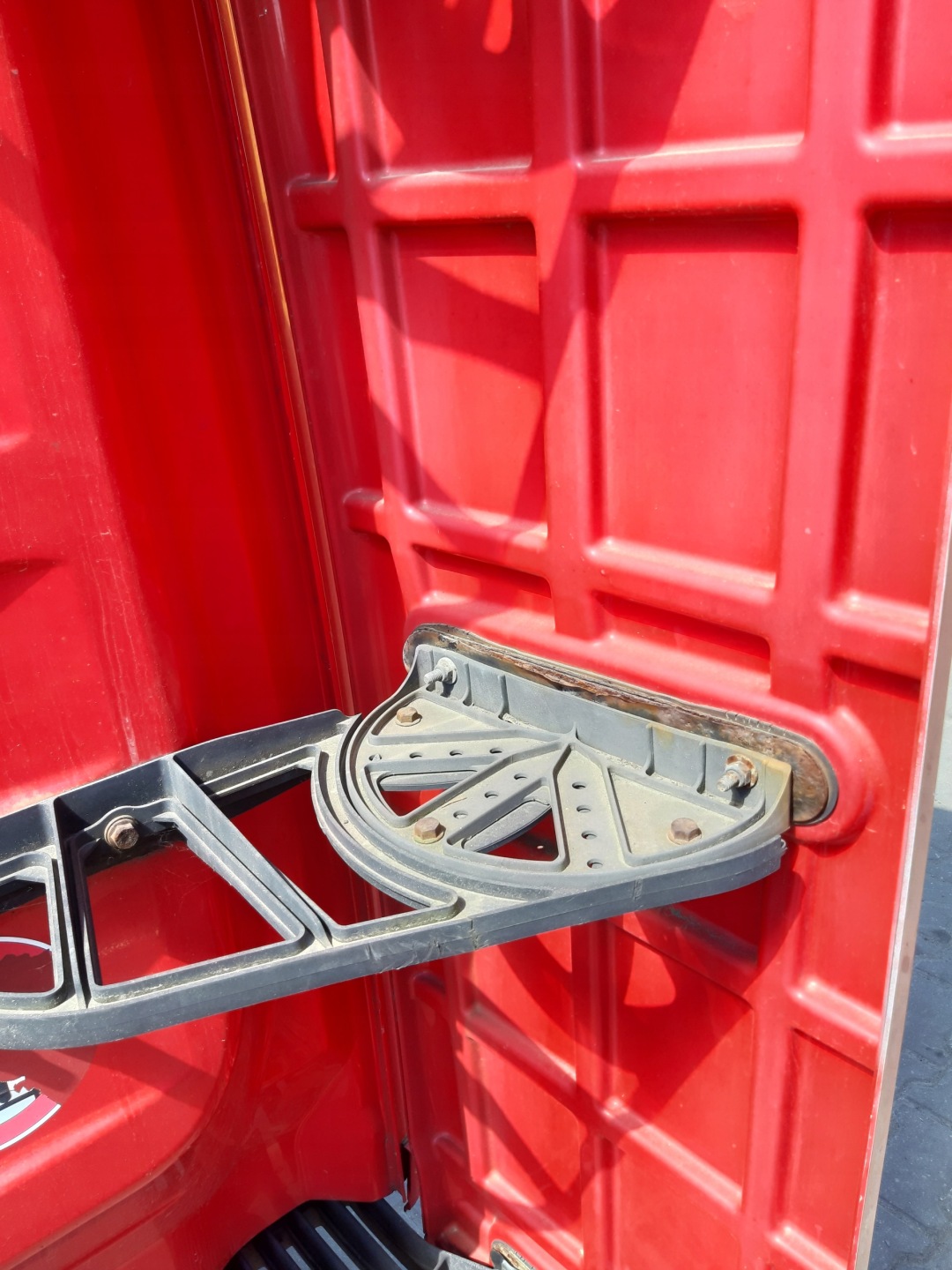 bonnet hood spoiler cabs right side lower IVECO STRALIS 450 E5 2007R
