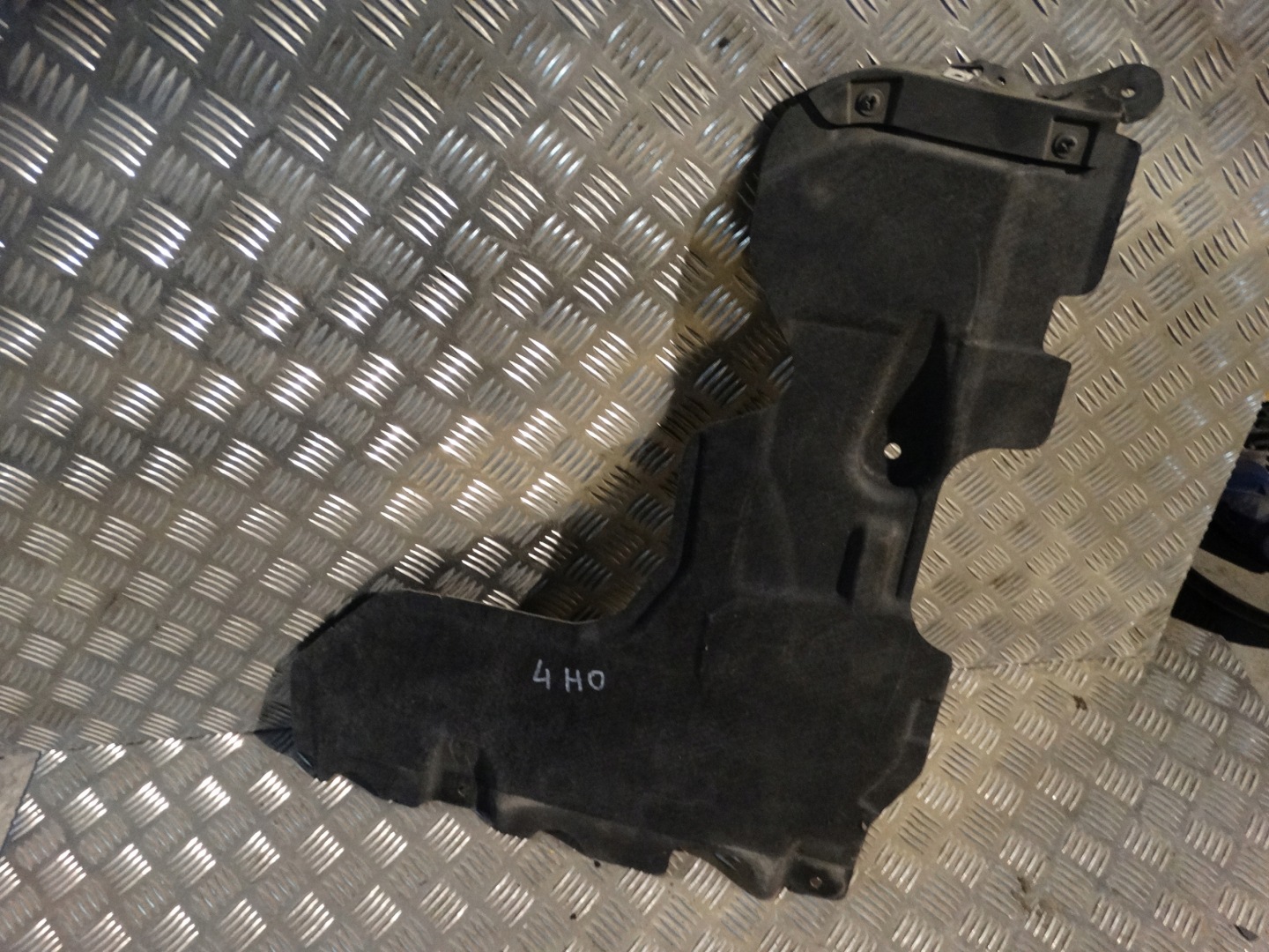 IDEALNA cover chassis right AUDI A8 D4 LONG 1