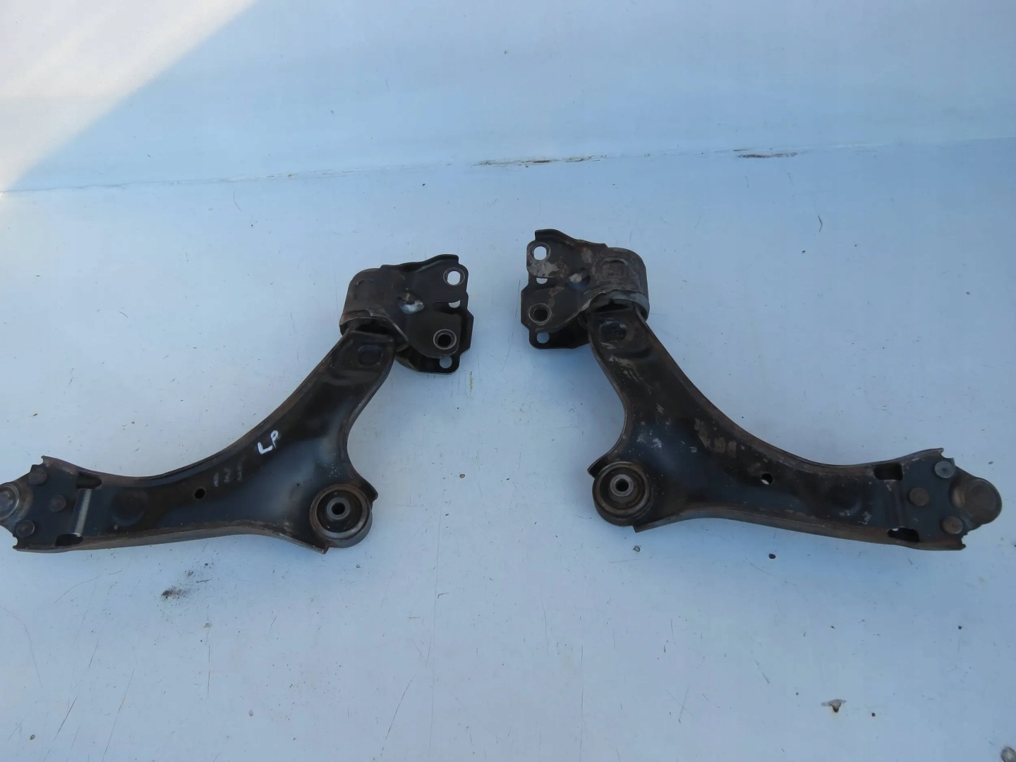 arm front left VOLVO V60 6G9N3A052