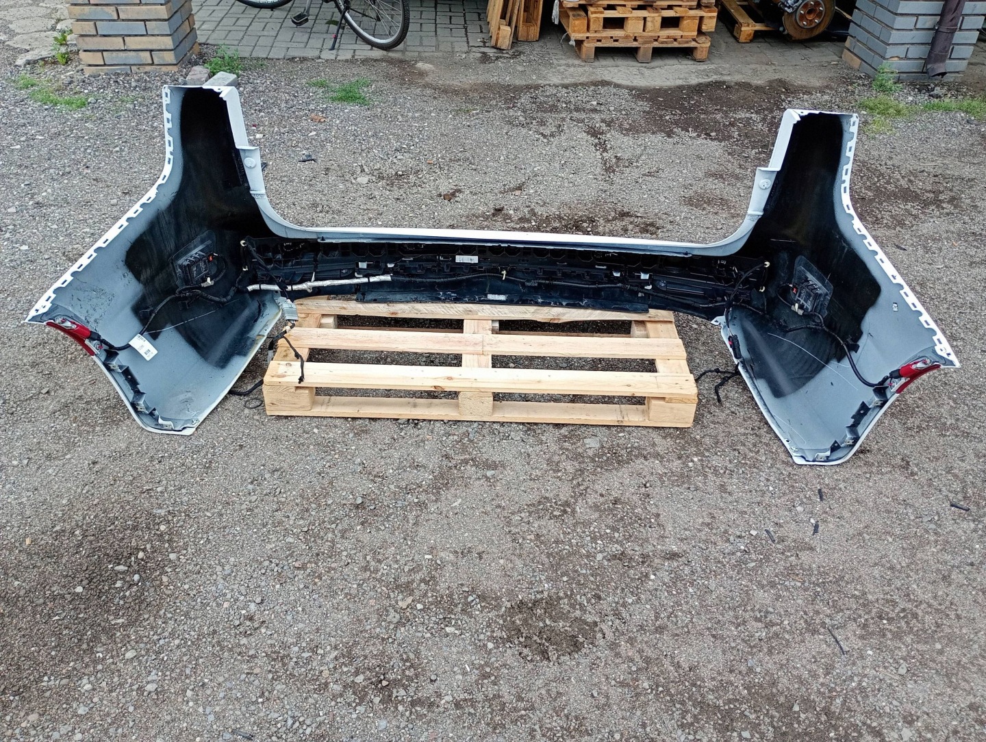 bumper rear part rear complete Chrysler Pacifica 2017