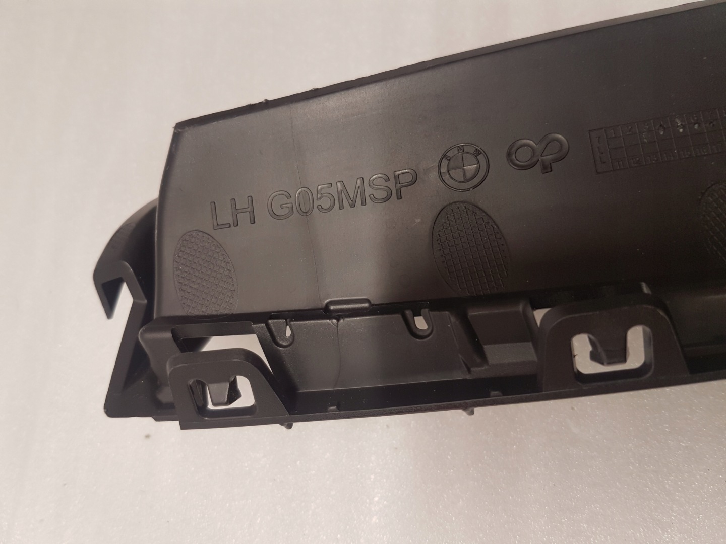 grid of a bumper left front BMW X5 G05 m-packet 8092687