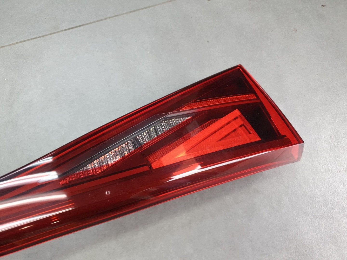 Cupra Leon IV KOMBI light rear bonnet led 5FE945307L