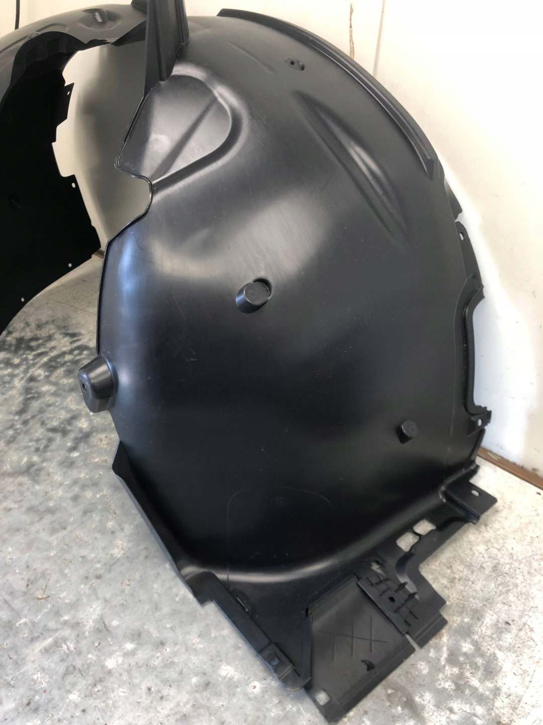 mudguard right front AUDI Q2 81M 81M821172