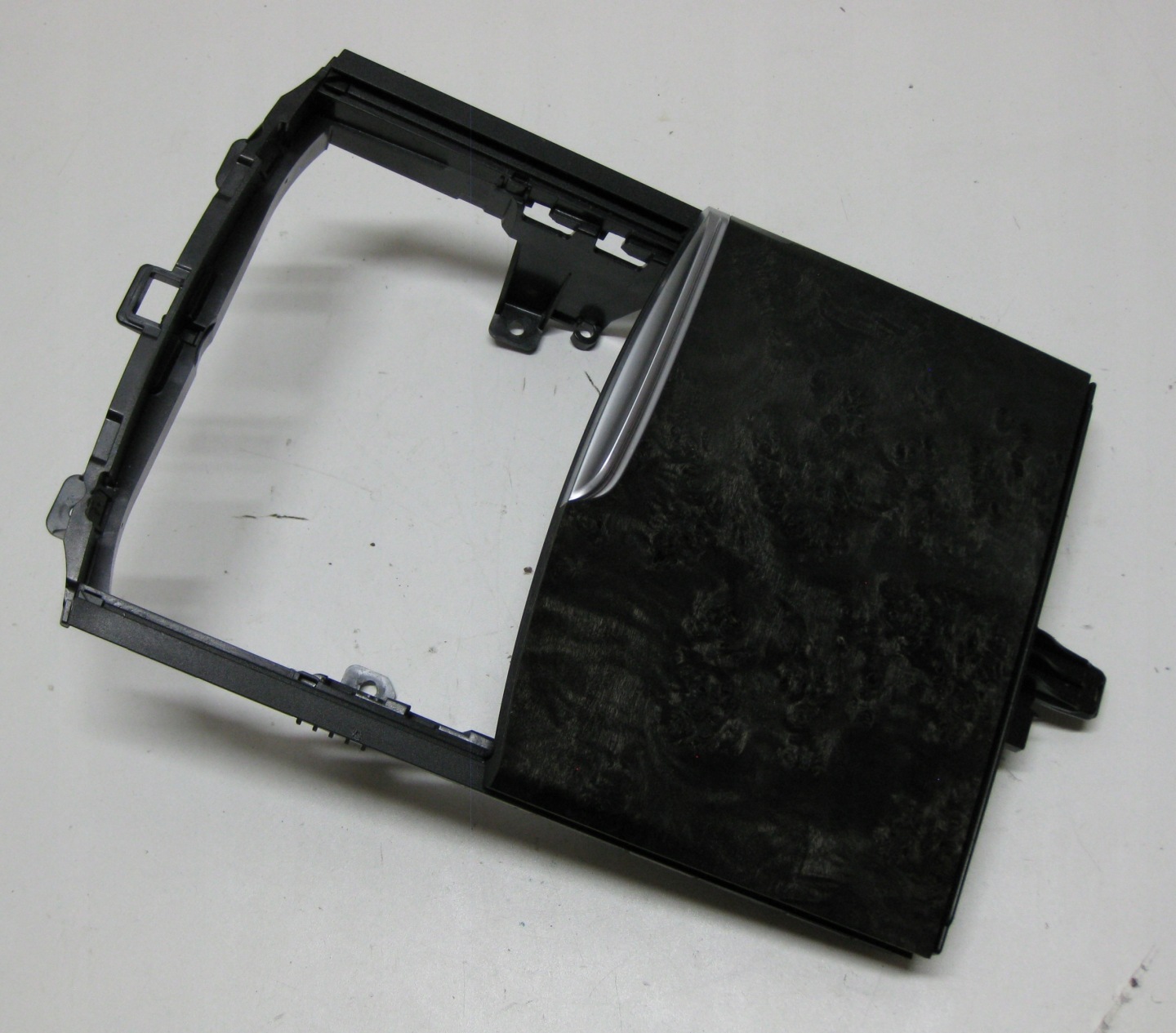 BMW 5 G30 3.0D 19R DEKOR Handschuhfach Blende Abdeckung konsole