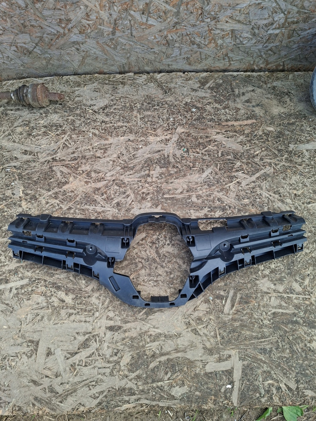 Grill GRILA RENAULT KANGO III 1335196X