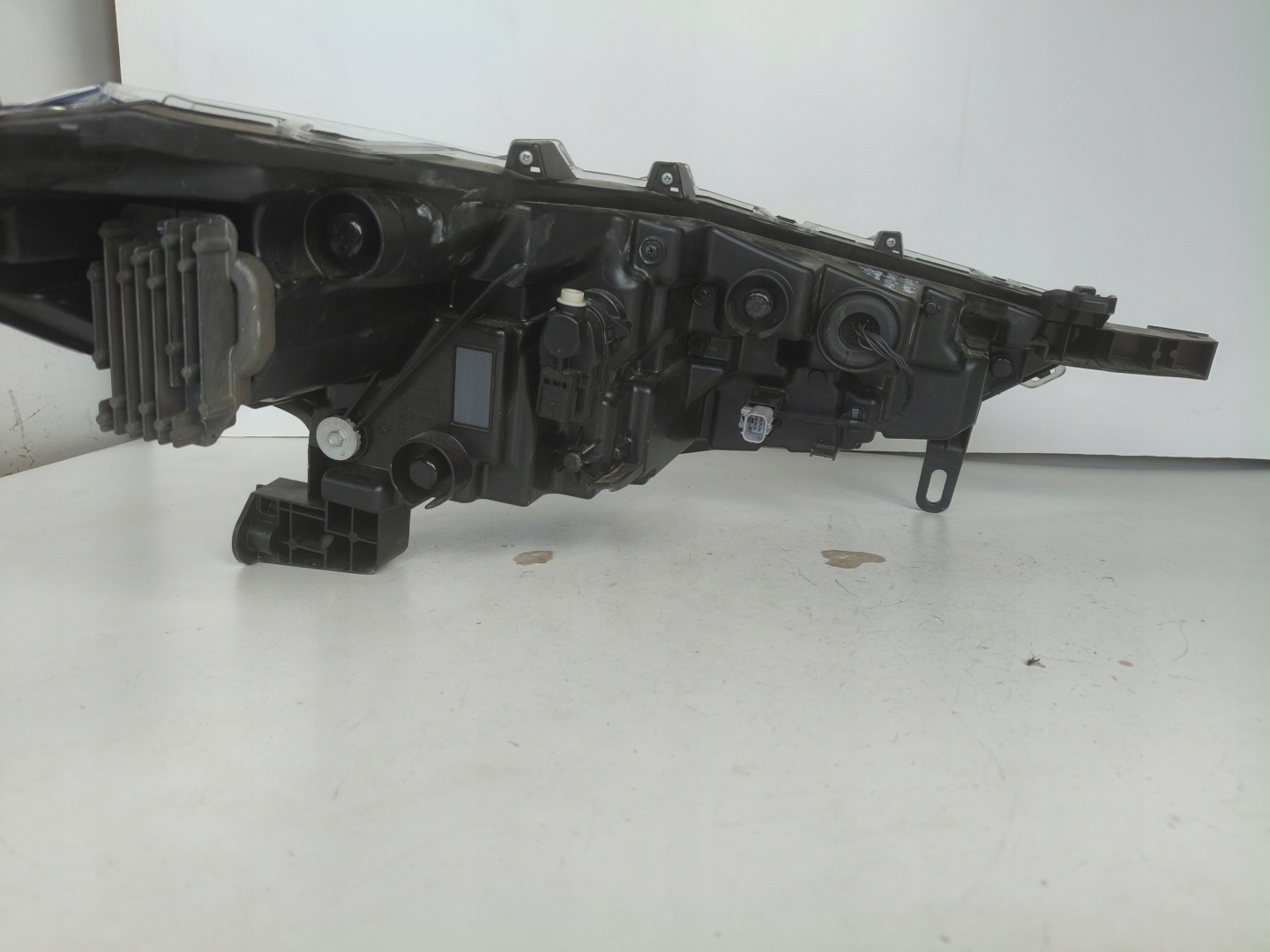 light left REFLEKTOR TOYOTA COROLLA CROSS FULL LED