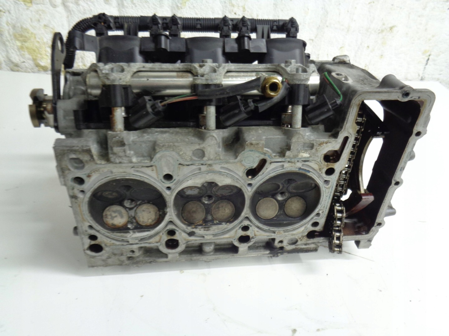 AUDI Q5 8R A5 8T A4 B8 A6 C7 2.8 3.2 FSI head. right 06E103404A