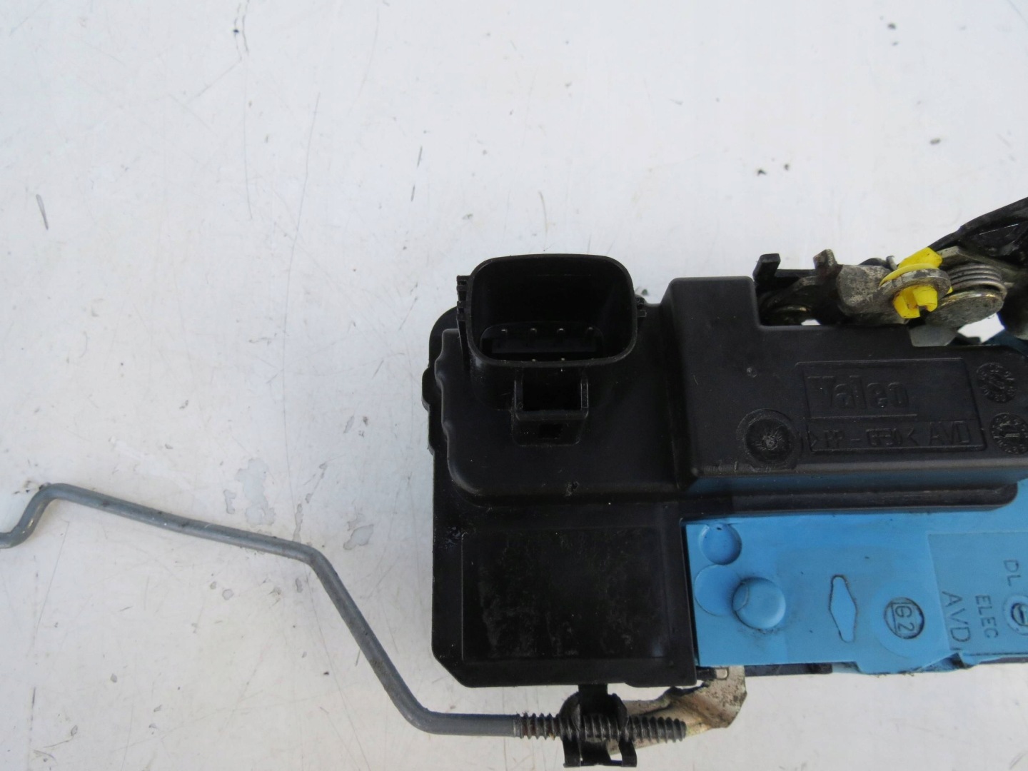 lock right front VOLVO XC70 II CROSS AWD 2.4D 185KM 2000-2007r 30753824