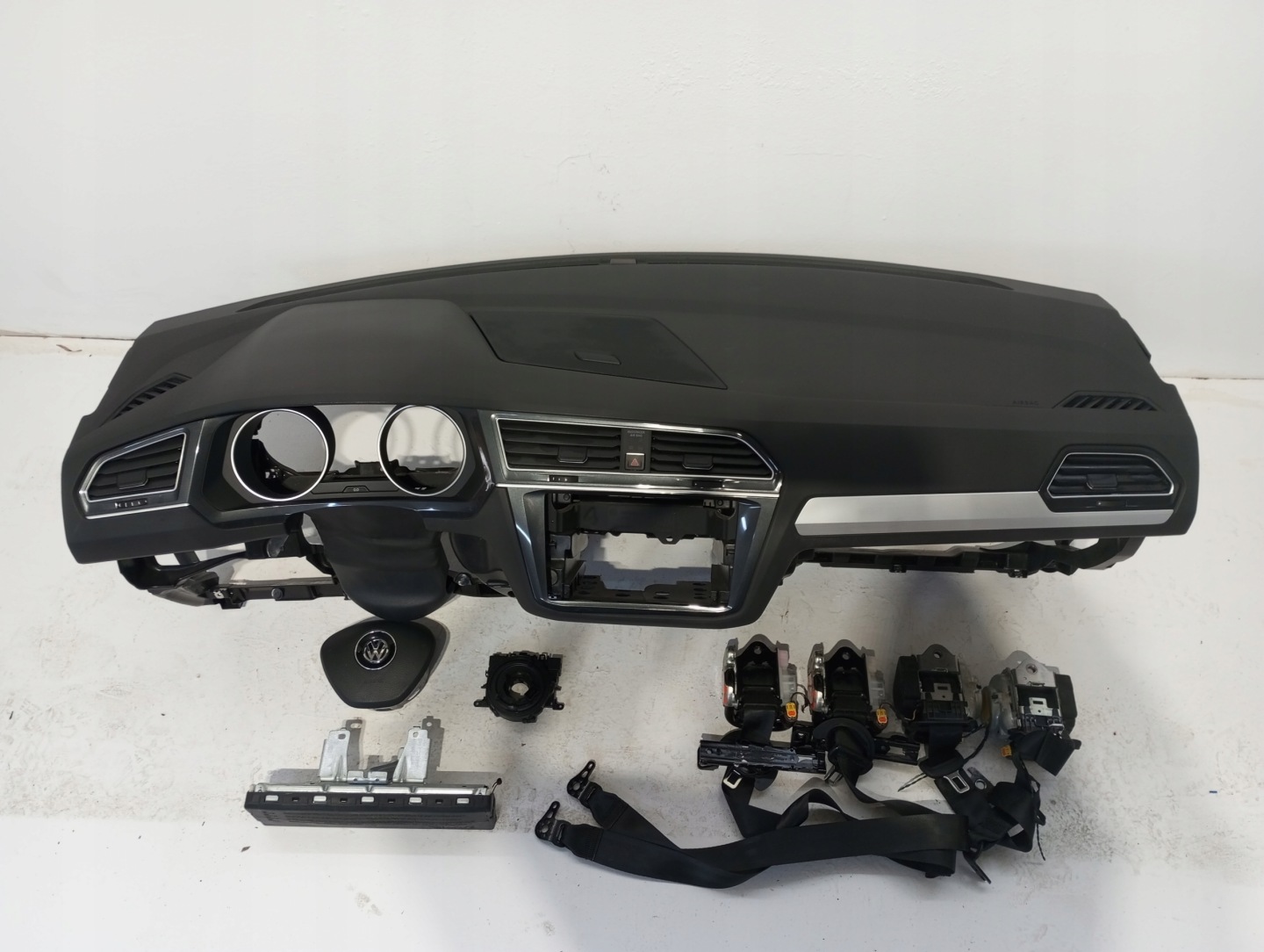 dashboard VW TIGUAN 5NA 4 tension belts