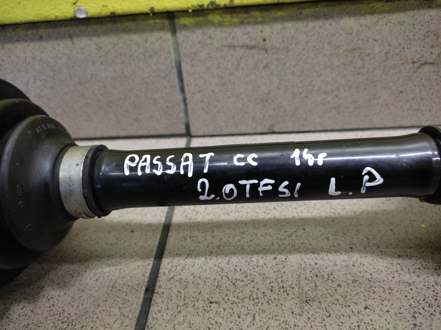 VW PASSAT CC 2.0 TFSI semi-axis NAPEDOWA left 3C8407271