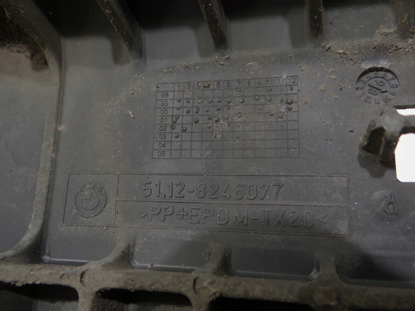Halter der Stoßstange links heck BMW E39 8246077
